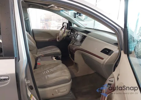 2014 Toyota Sienna Limited 7 Passenger z USA, uszkodzony, nr VIN 5TDDK3DC5ES077825